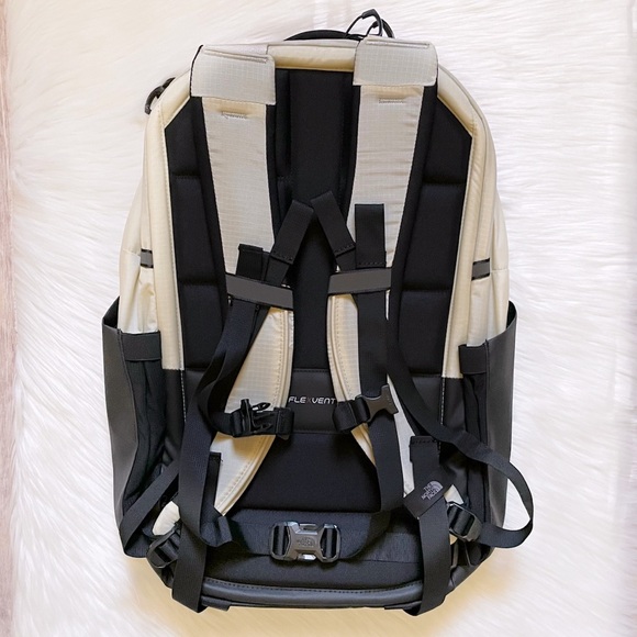 The North Face Men’s Surge 31 Liter Backpack - Picture 3 of 10